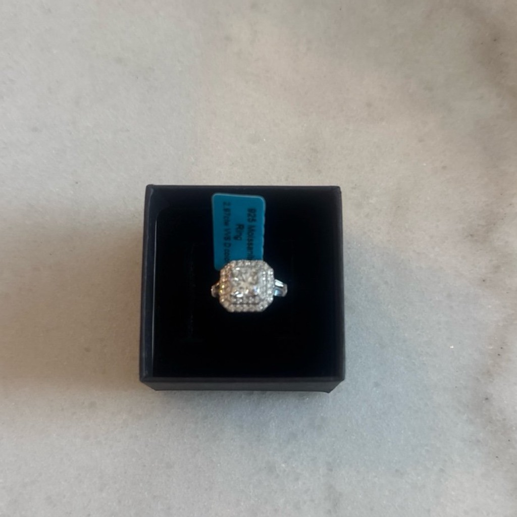 925 Sterling Silver Moissanite Elegant Silver Womens Ring Size 6 120$